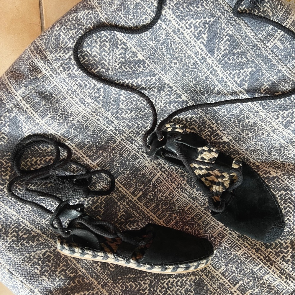 tie sandal